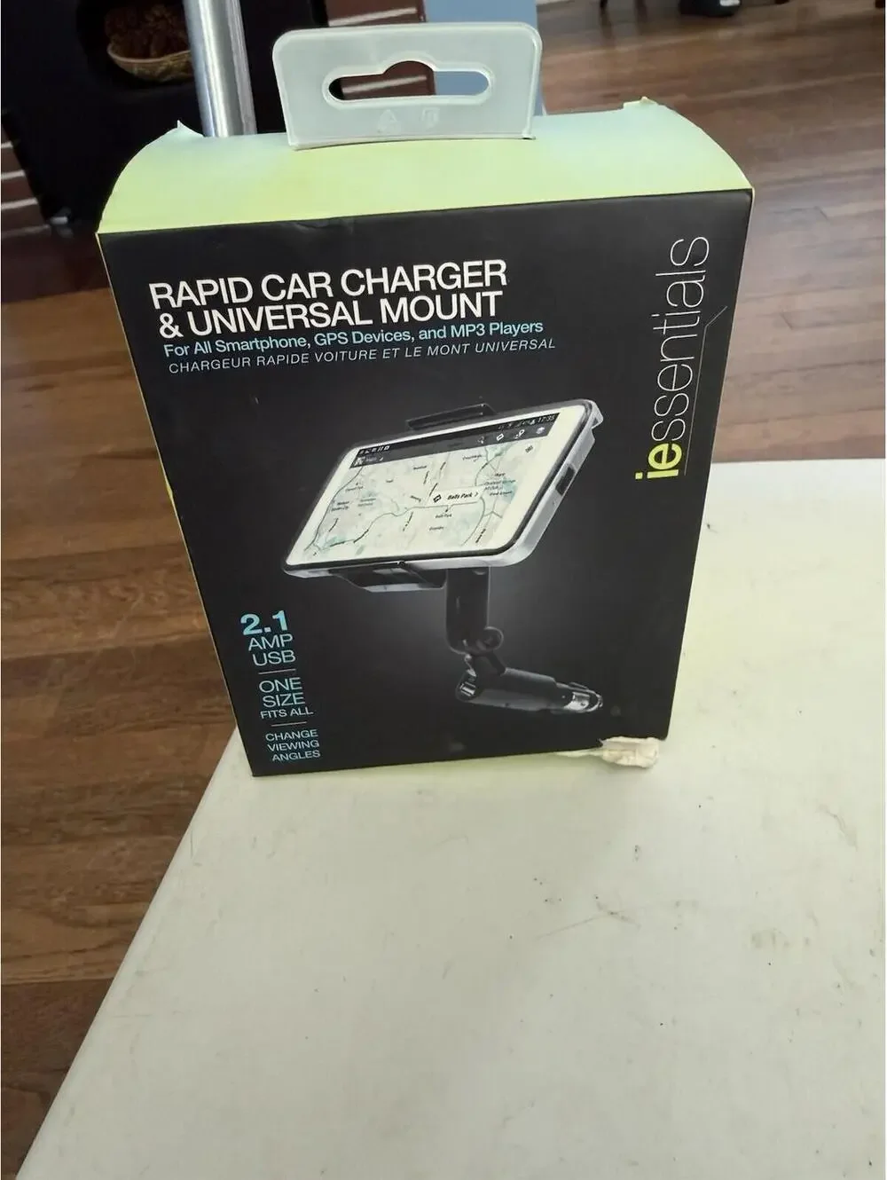 IESSENTIALS RAPID CAR CHARGER & UNIVERSAL MOUNT 2.1 AMP USB FOR ALL SMARTPHONES